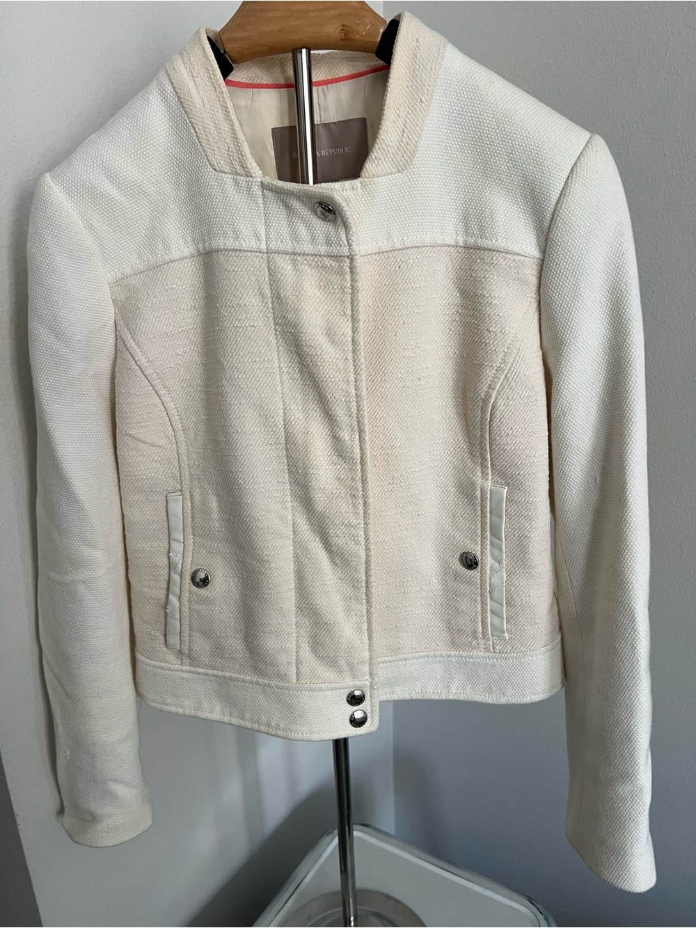 Banana Republic Cream Textured Bomber Style Jacket w/faux leather trim